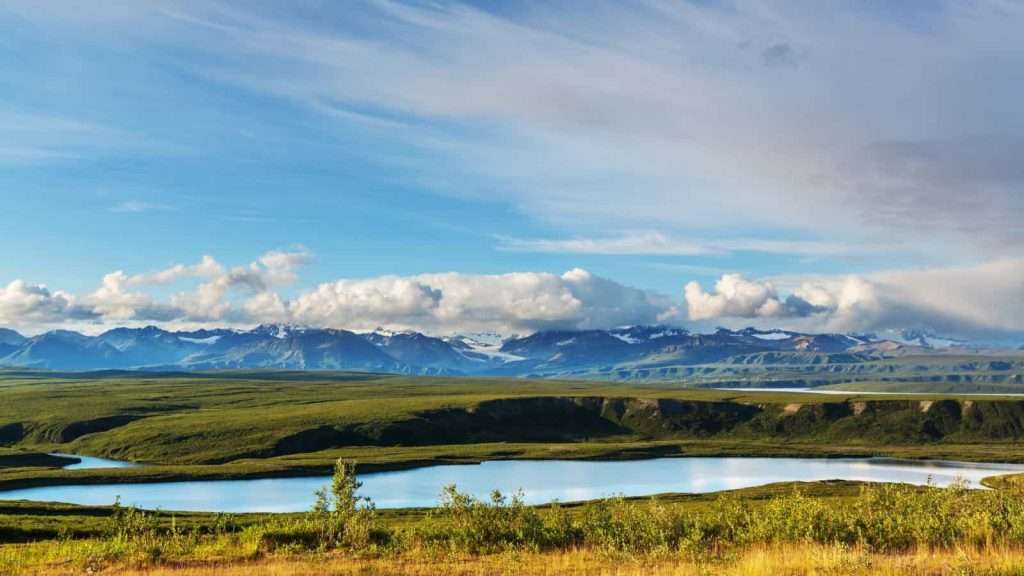 24 American Places So Beautiful They Barely Feel Real 21 Incredible Alaska National Parks - Denali - Image credit ©Kamchatka via Canva (1)