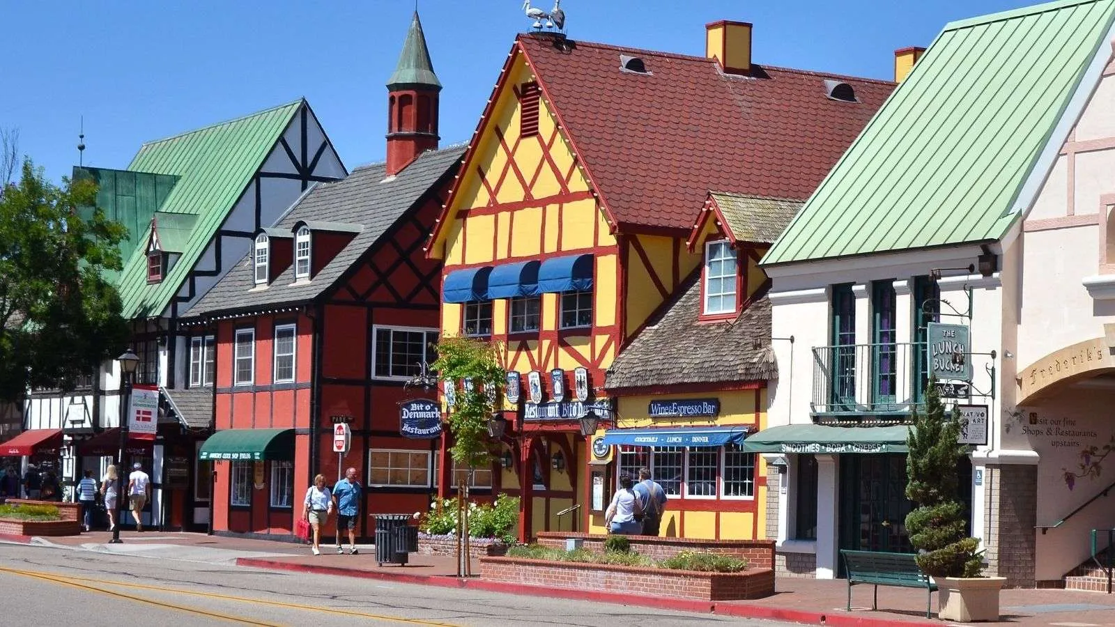 22 Picturesque U.S. Towns That Feel Like You’re in a European Village 3 Solvang California place house