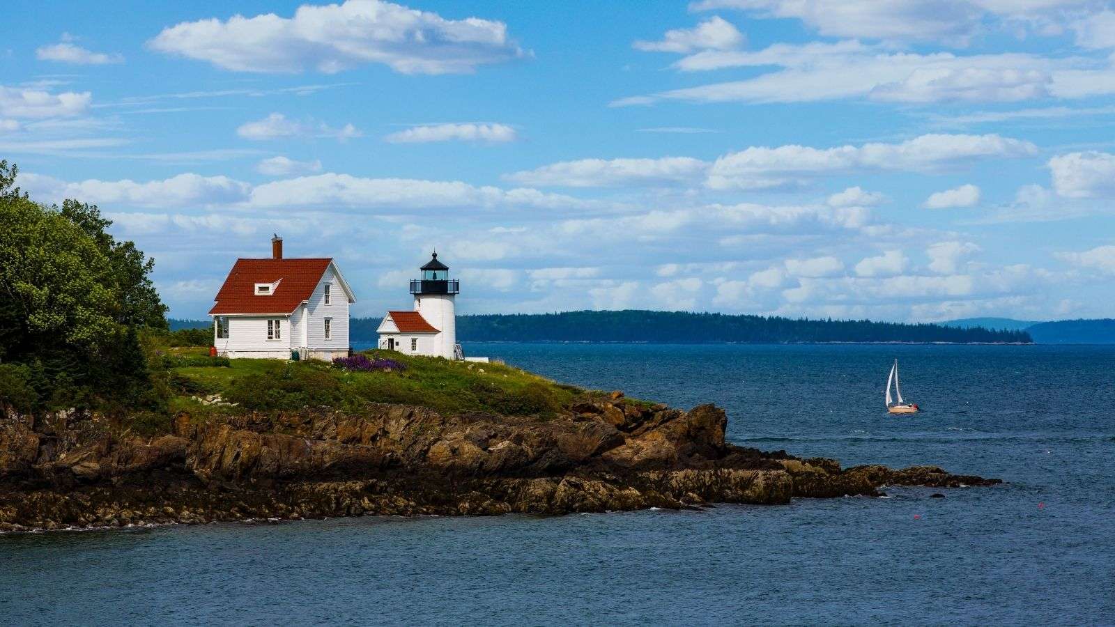 18 U.S. Small Towns That Locals Say Are Worth Exploring 14 Camden Maine place