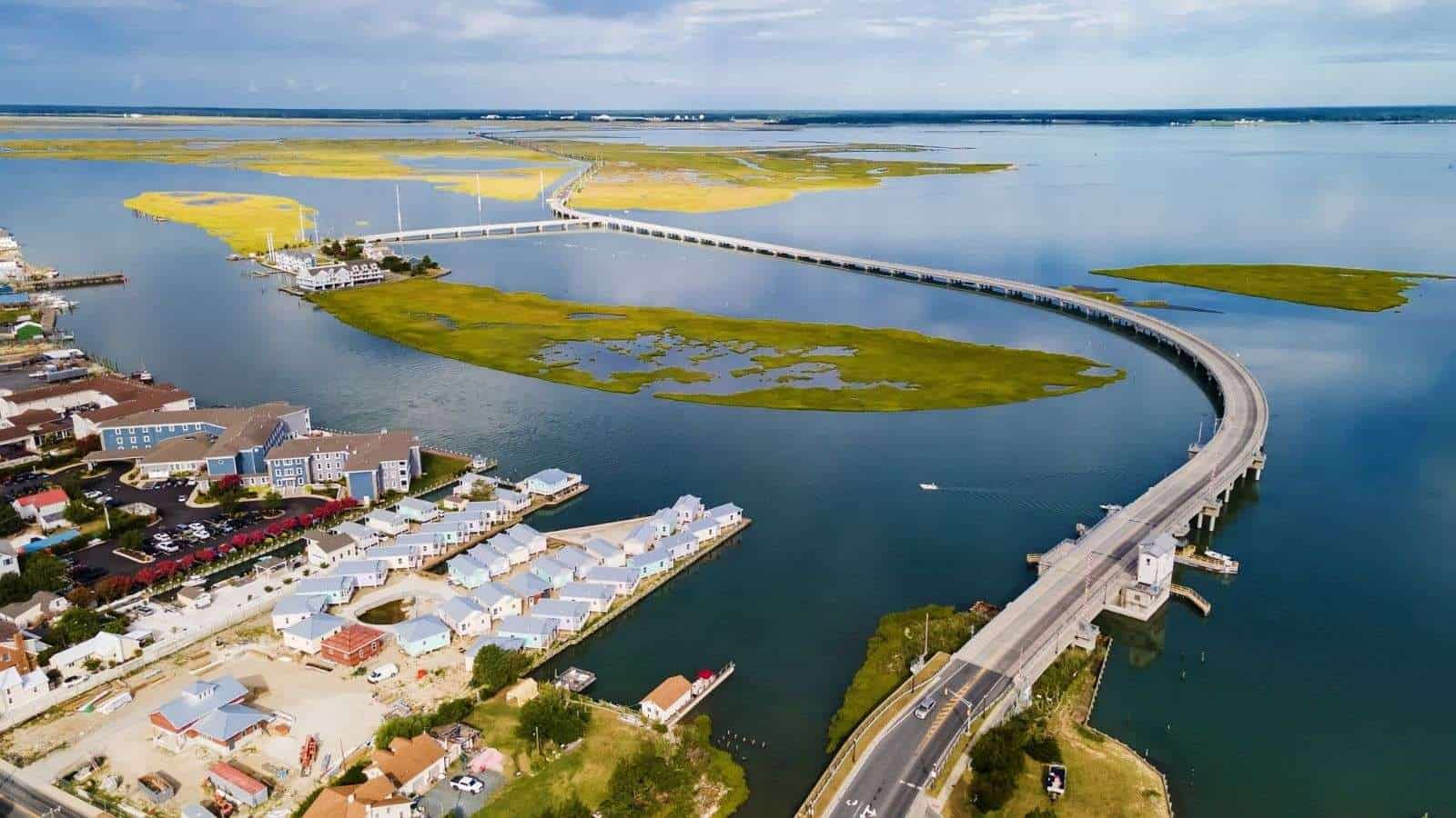 18 Underrated U.S. Coastal Towns That Offer Peaceful Seclusion 9 Chincoteague Virginia place
