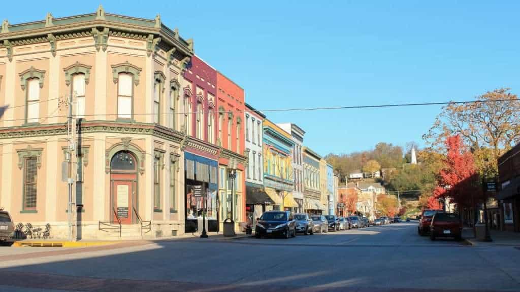 19 U.S. Towns That Changed the World but You've Never Heard Of 9 Hannibal Missouri plaxe
