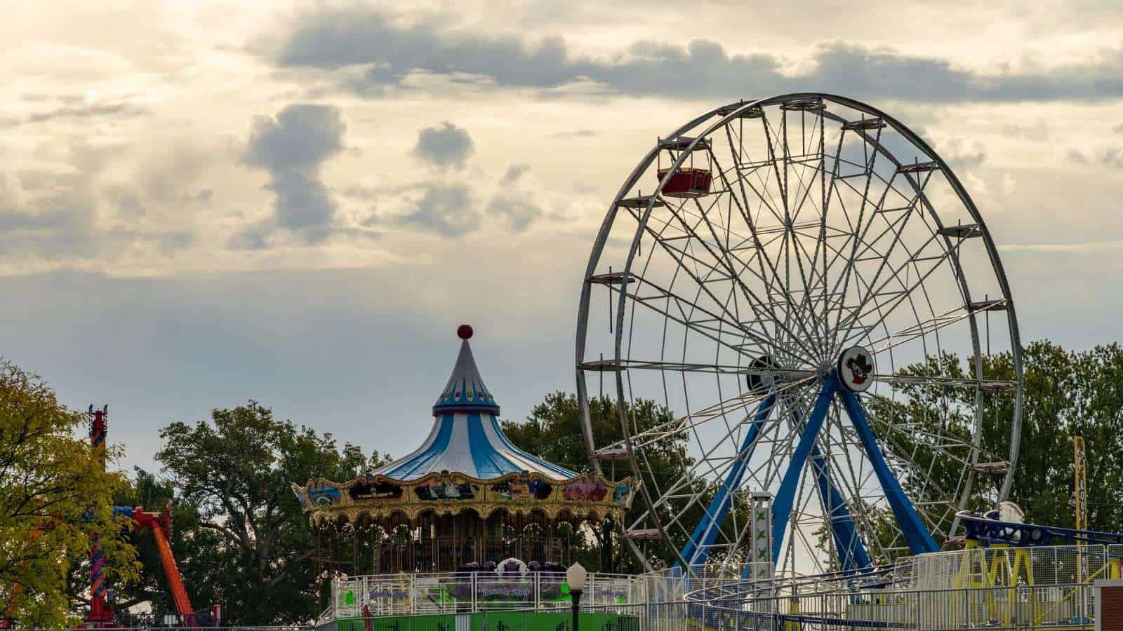 10 Hidden Gems for a Tranquil Vacation in the Heart of the U.S. 8 LeClaire Iowa place