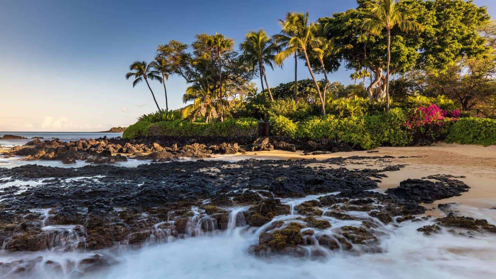 18 Places Locals in Hawaii Go for Stunning Views Without the Crowds 24 18 Places Locals in Hawaii Go for Stunning Views Without the Crowds