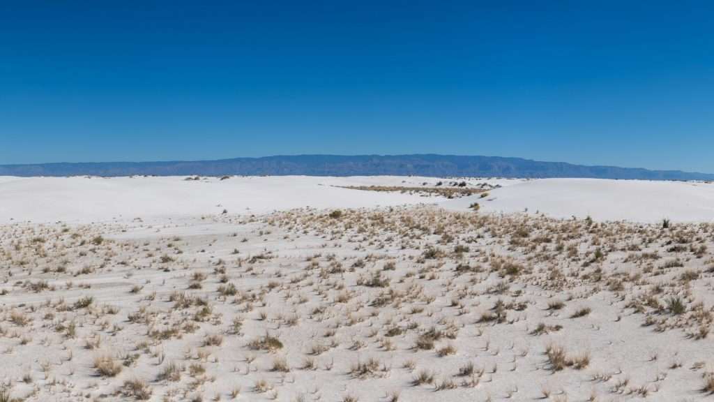 20 U.S. Desert Towns You Won’t Believe Are Real 13 The White Sands National Park New Mexico place sea