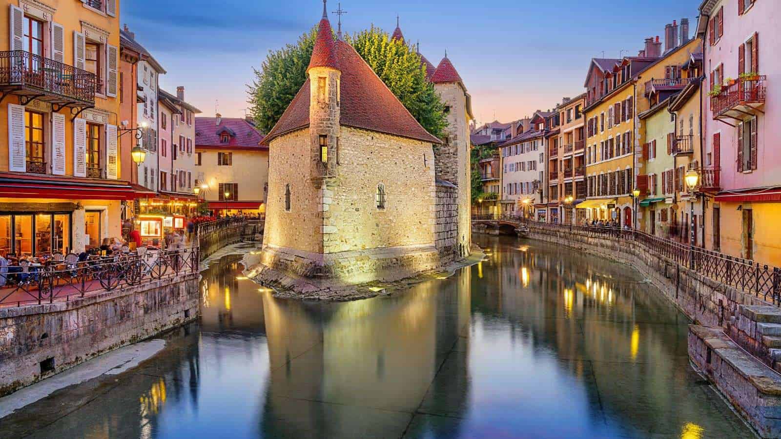 20 Historic Towns in Europe That Are Straight Out of a Storybook 12 Annecy France place