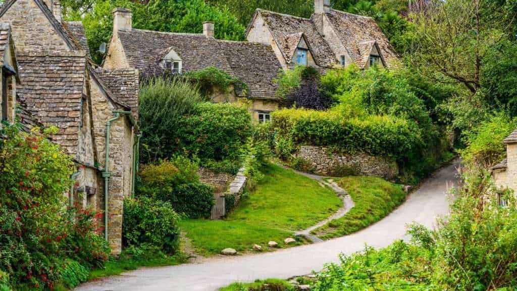 10 British Countryside Retreats That Are Breathtakingly Beautiful 3 Cotswolds Gloucestershire and Oxfordshire place