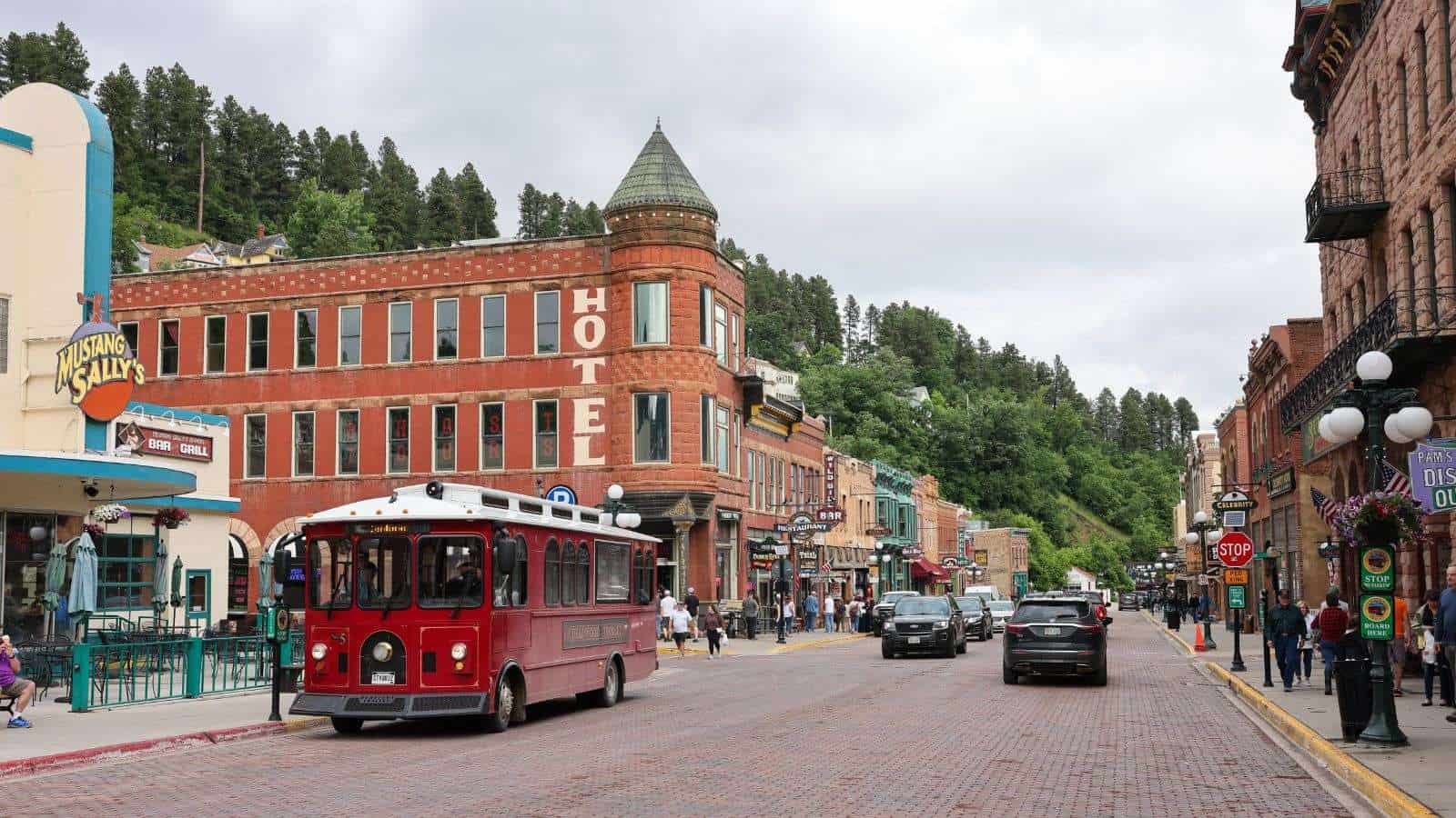 18 U.S. Small Towns That Locals Say Are Worth Exploring 7 Deadwood South Dakota place