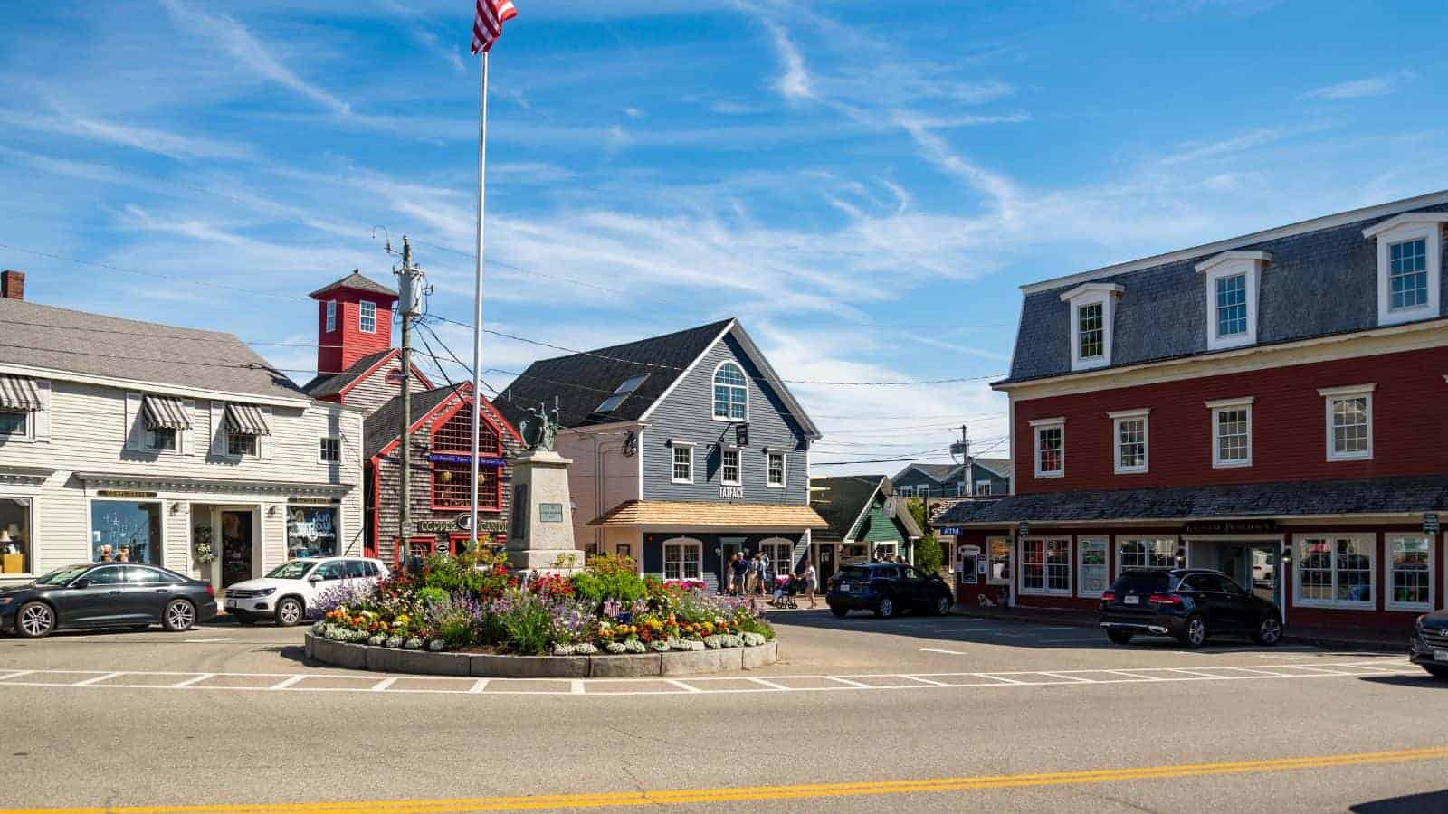 22 Picturesque U.S. Towns That Feel Like You’re in a European Village 19 Kennebunkport Maine