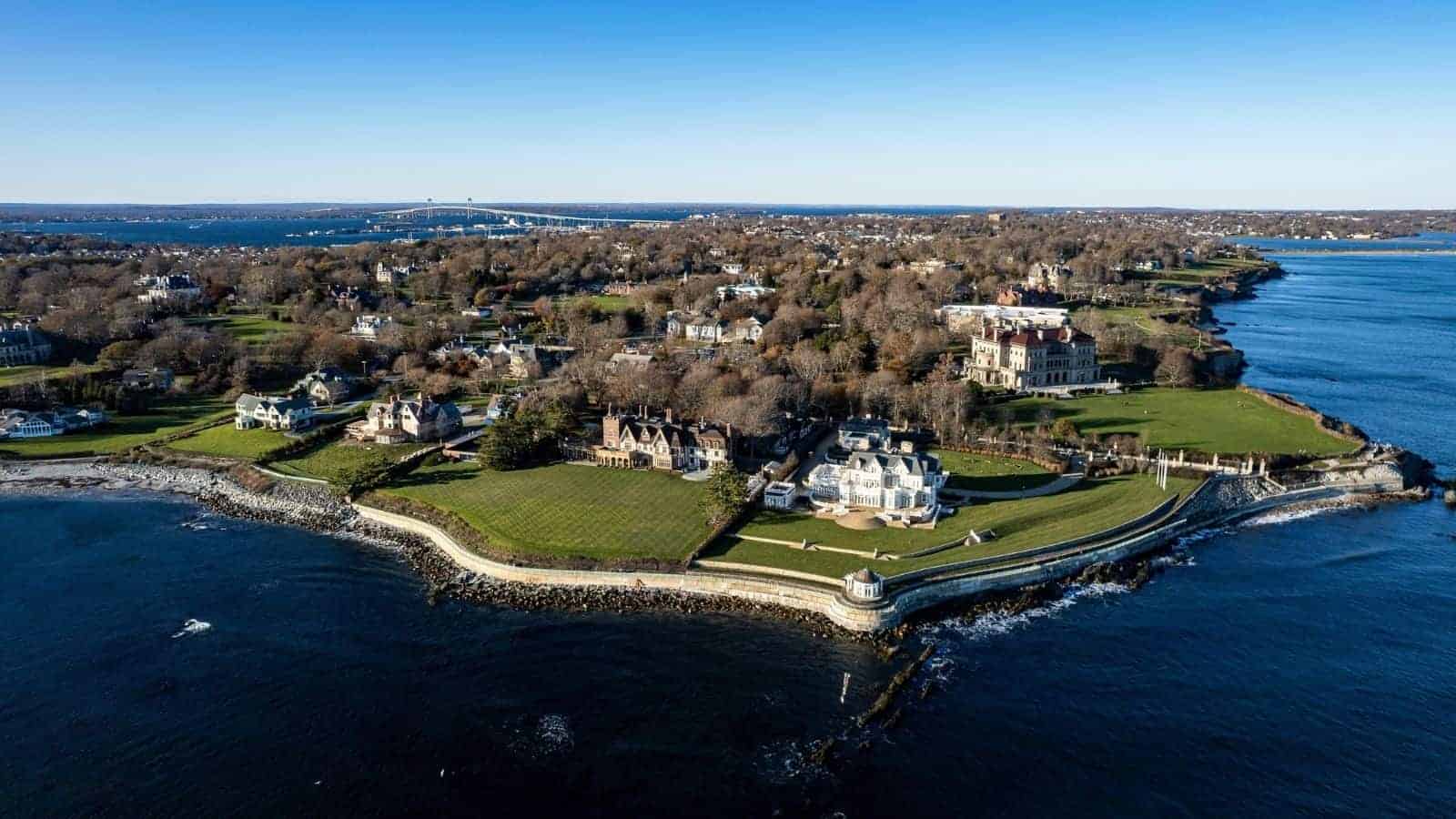 22 Picturesque U.S. Towns That Feel Like You’re in a European Village 10 Newport Rhode Island place sea ocean water
