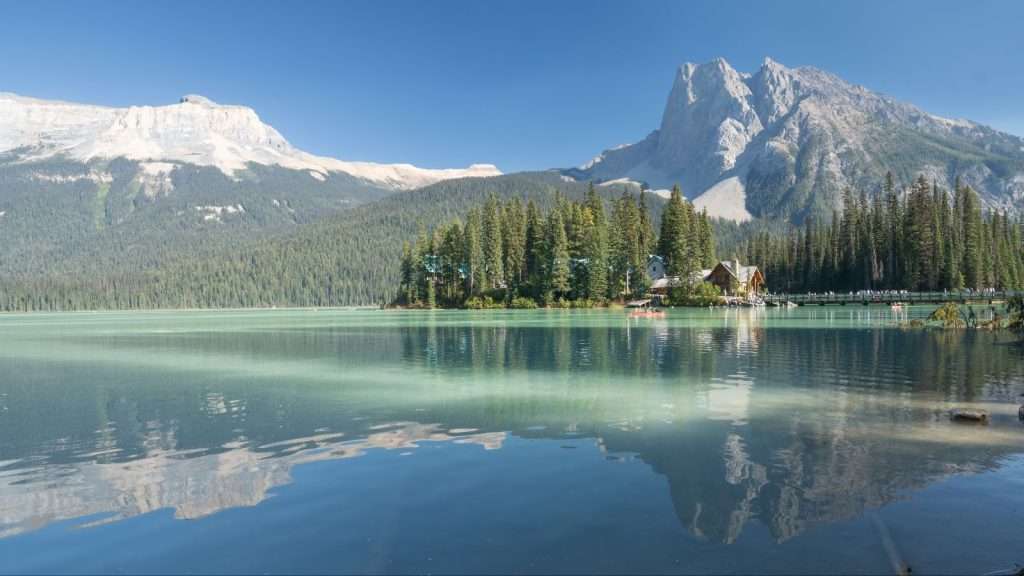 18 Hidden Gems in Canada Where You Can Escape the Modern World 4 Yoho National Park British Columbia place beach