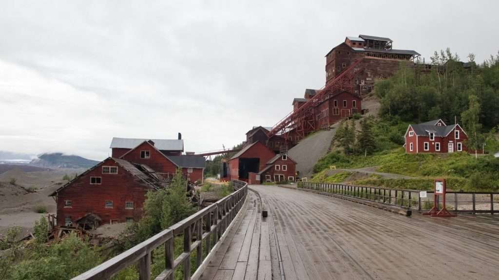 19 Hauntingly Beautiful Ghost Towns Across America 7 wrangell st. elias national park alaska kennecott place