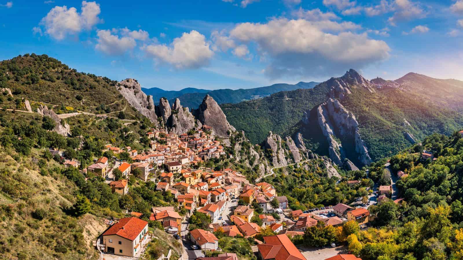 18 Picturesque Towns in Italy That Only Locals Visit 5 Castelmezzano Basilicata