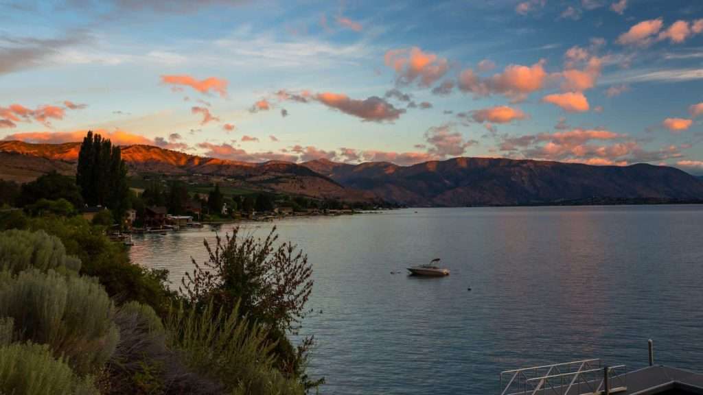 21 Breathtaking Lakes in the U.S. That Aren’t Lake Tahoe 8 Lake Chelan Washington