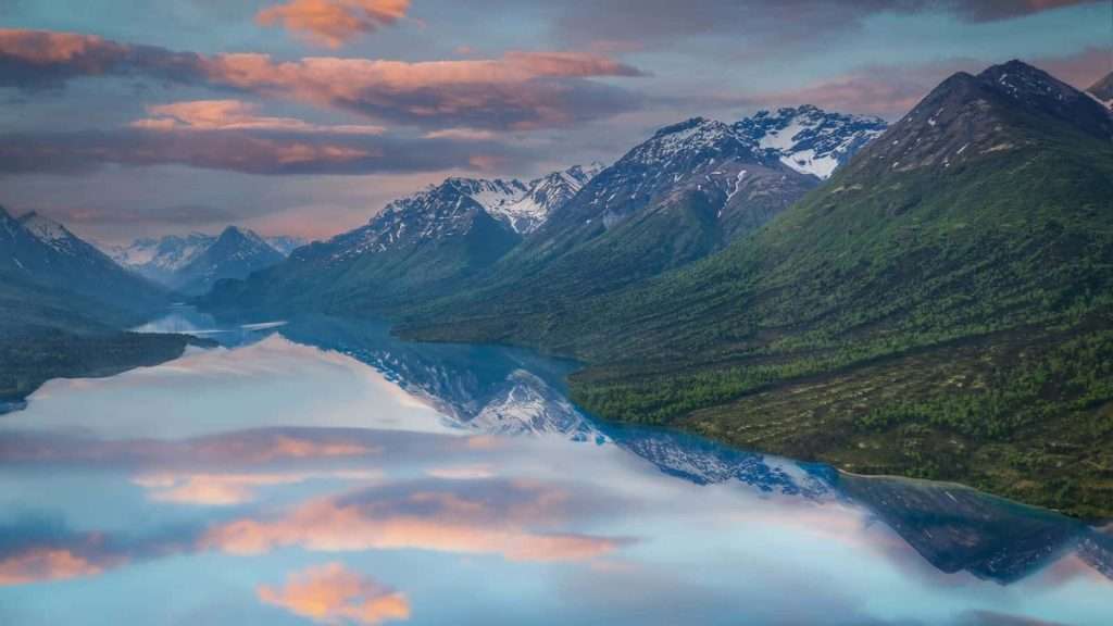 21 Breathtaking Lakes in the U.S. That Aren’t Lake Tahoe 7 Lake Clark Alaska