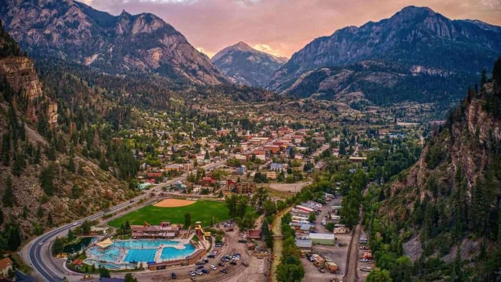 24 Small American Towns That Feel Like a Total Escape From Reality 4 Ouray Colorado