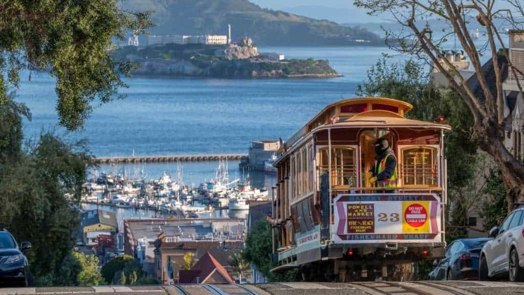 12 Historic Cities in the U.S. with Stunning Architecture 7 San Francisco California place train 1
