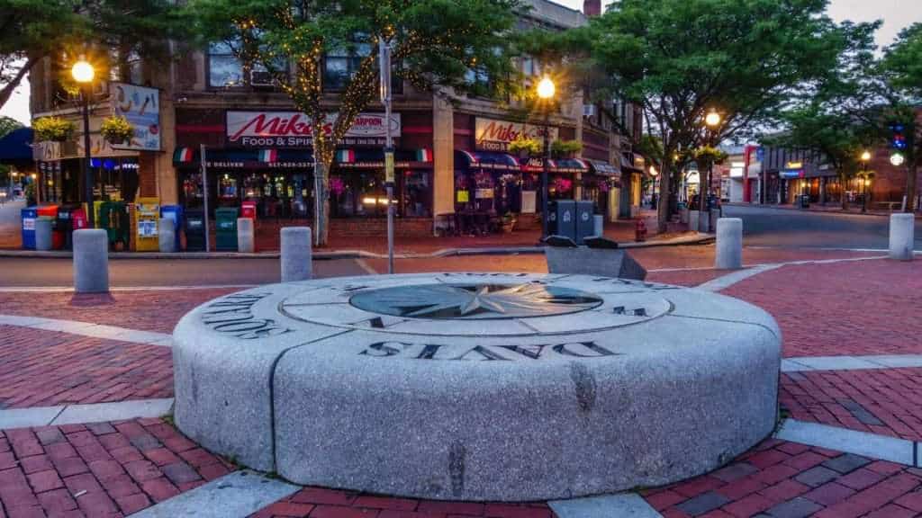 12 Lesser-Known U.S. Museums That You Need Visit 8 The Museum of Bad Art Somerville Massachusetts