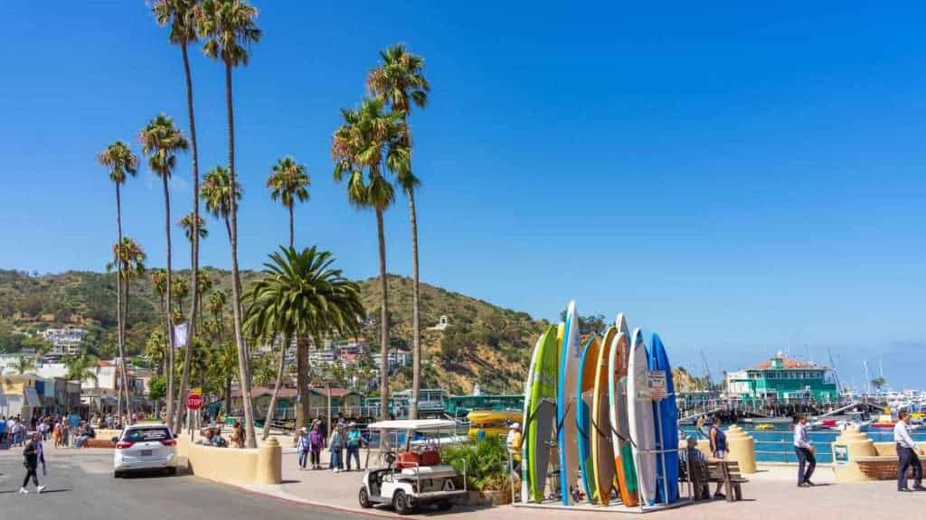 23 U.S. Look-Alike Towns That Feel Like Eerie Copies of Somewhere Else 11 Avalon California