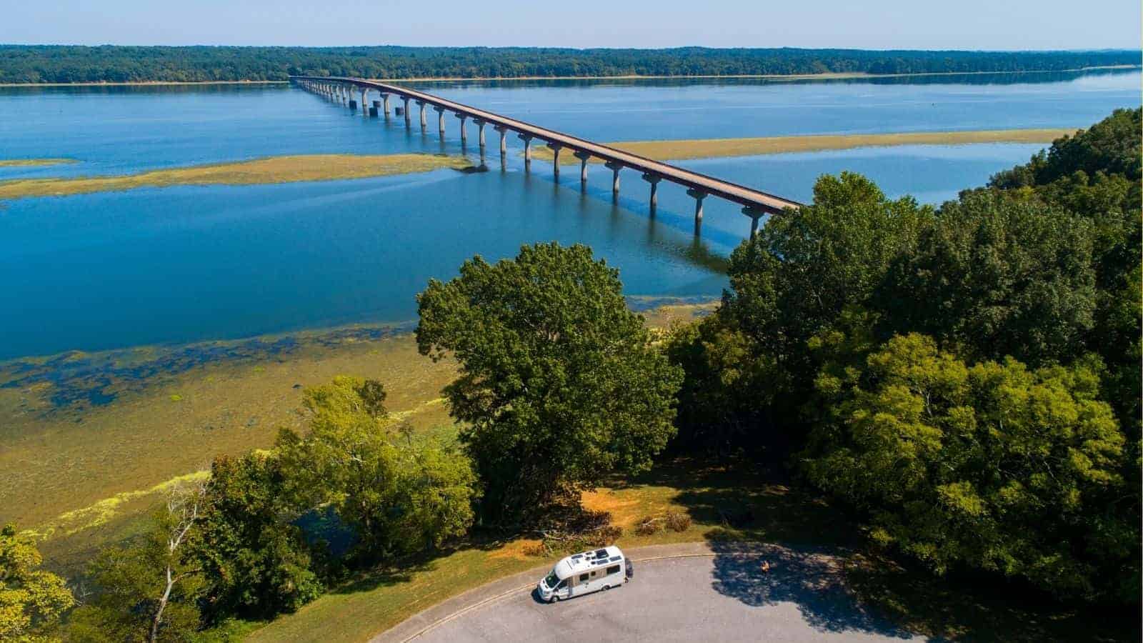 18 U.S. Towns with Historical Charm That Belong on Your Bucket List 12 Natchez Trace Parkway Tennessee to Mississippi