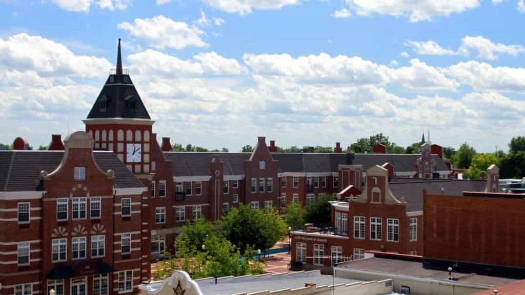 18 American Villages That Feel Like Europe (But Cost Less to Visit) 13 Pella Iowa
