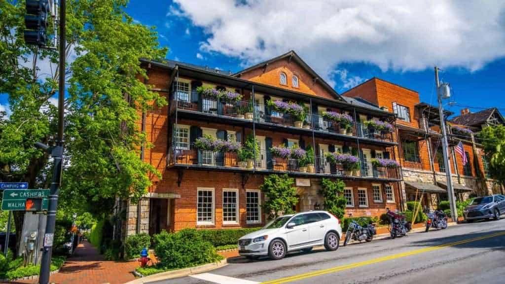 17 Luxury Vacation Spots Tucked Away in the Deep South 8 The Old Edwards Inn and Spa North Carolina USA