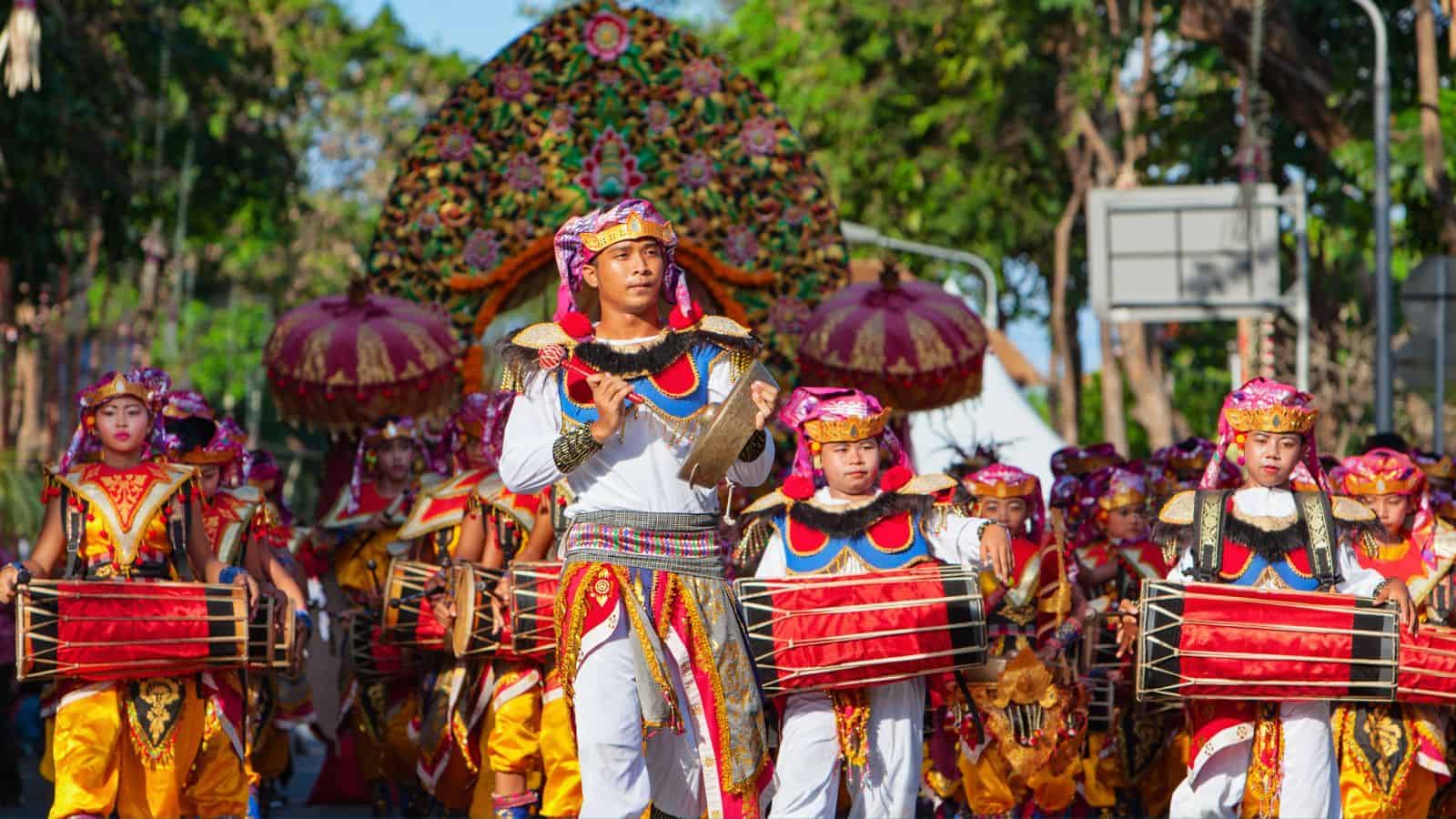 18 Things to Do When You Want to Make Friends While Traveling 4 Cultural Festivals in Bali Indonesia
