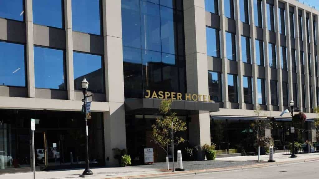 19 Surprising Luxury Getaways in the Heart of the Midwest 20 Fargo North Dakota – Jasper Hotel
