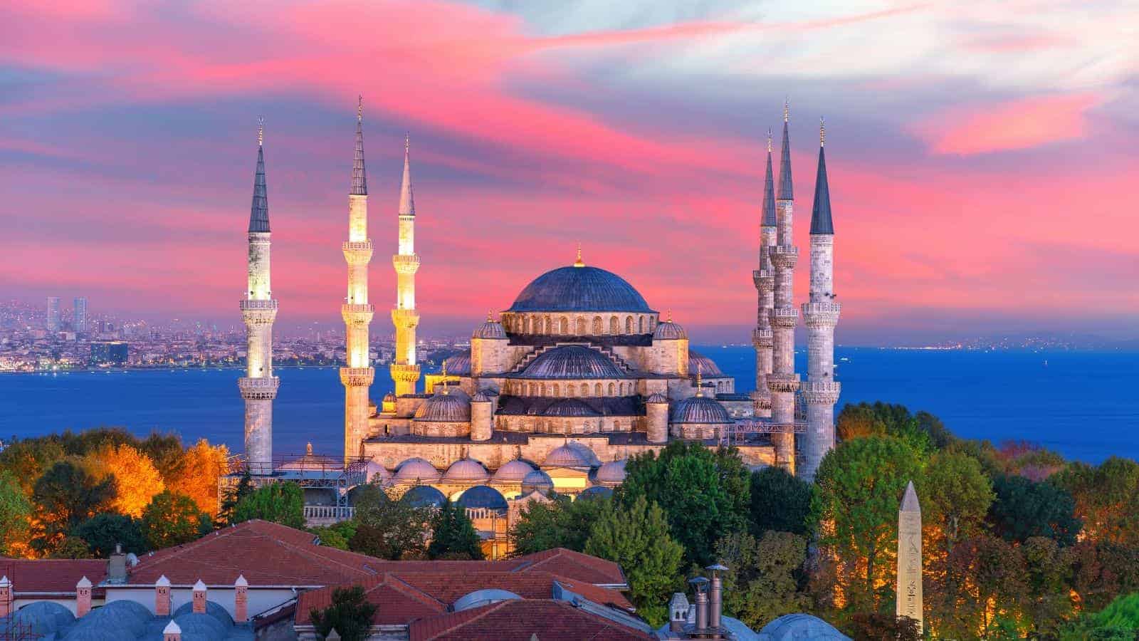 18 Destinations Where History Meets Modernity 4 Istanbul Turkey place