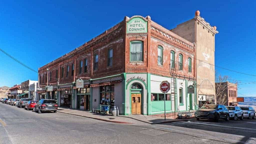 26 Ghost Towns That Still Feel Weirdly Not Empty 8 Jerome Arizona