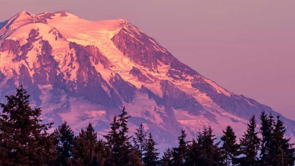 23 Picture-Perfect American Places That Feel “Too Good to Be Real” 8 Mount Rainier Washington