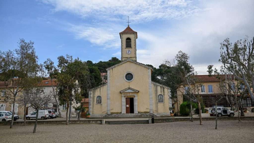 21 Hidden Coastal Getaways That Feel Like the World’s Best-Kept Secrets 8 Porquerolles France