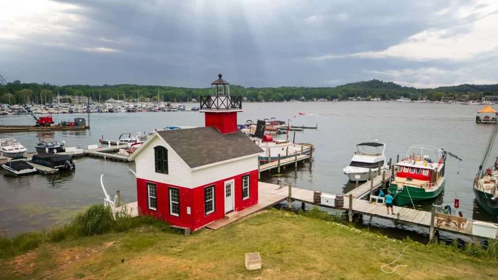 24 Small American Towns That Feel Like a Total Escape From Reality 13 Saugatuck Michigan