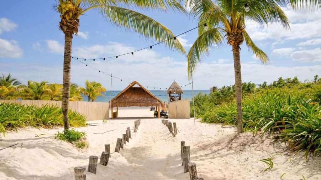 18 Resorts With On-Site Medical Facilities for Added Peace of Mind 5 cancun moon palace mexico