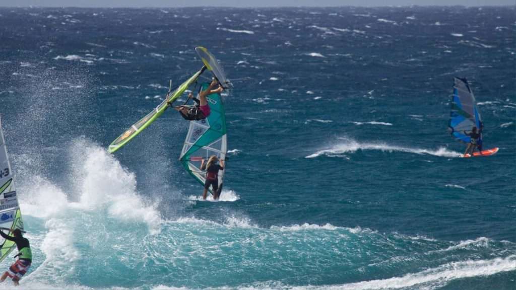19 Stunning Locations in the US to Catch an Epic Sunrise 20 mauis ho‘okipa beach hawaii water surfing