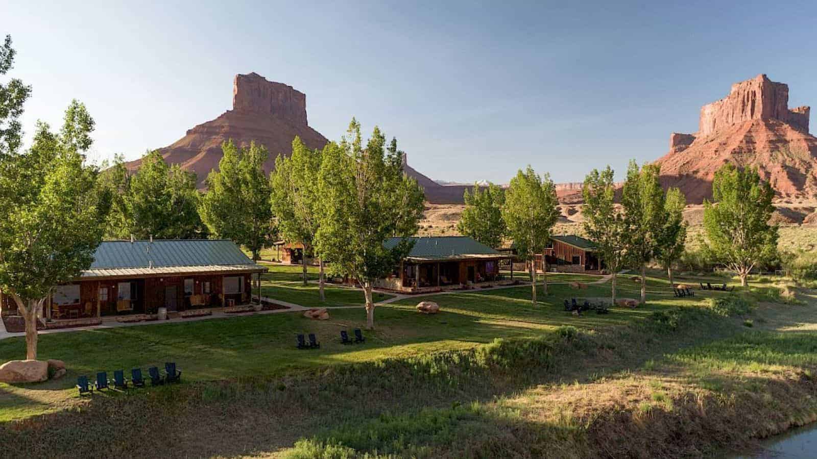 16 Scenic American Towns Where Nature Steals the Show 8 sorrel river ranch resort moab utah