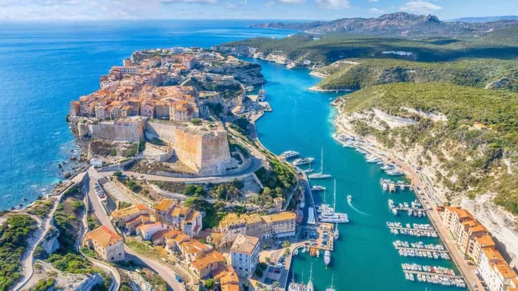 19 Stunning Cliffside Towns You Have to See to Believe 5 Bonifacio France