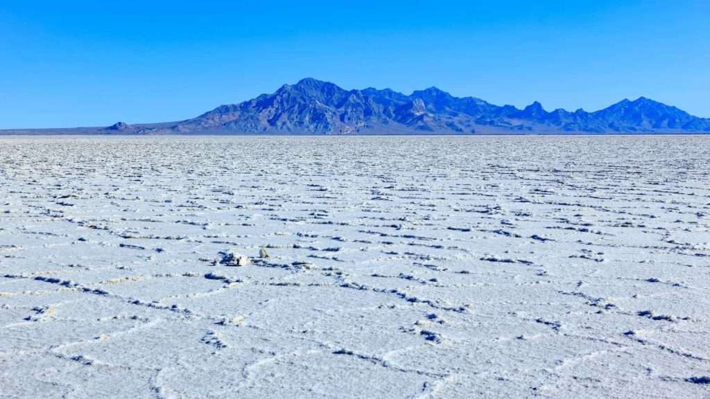 18 Remote Islands That Are Surprisingly Easy to Reach 15 Bonneville Salt Flats Utah