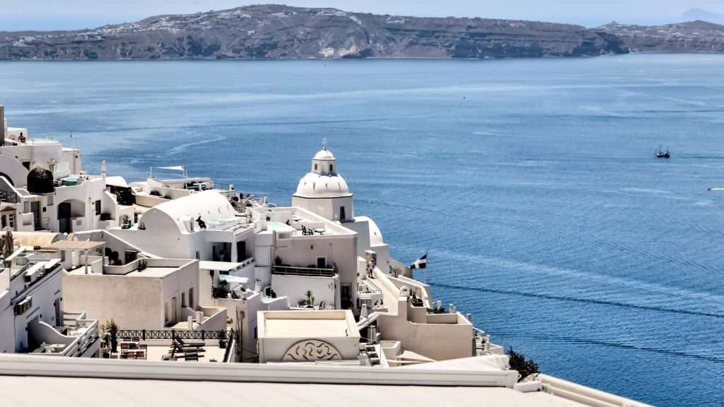 19 Stunning Cliffside Towns You Have to See to Believe 6 Fira Greece