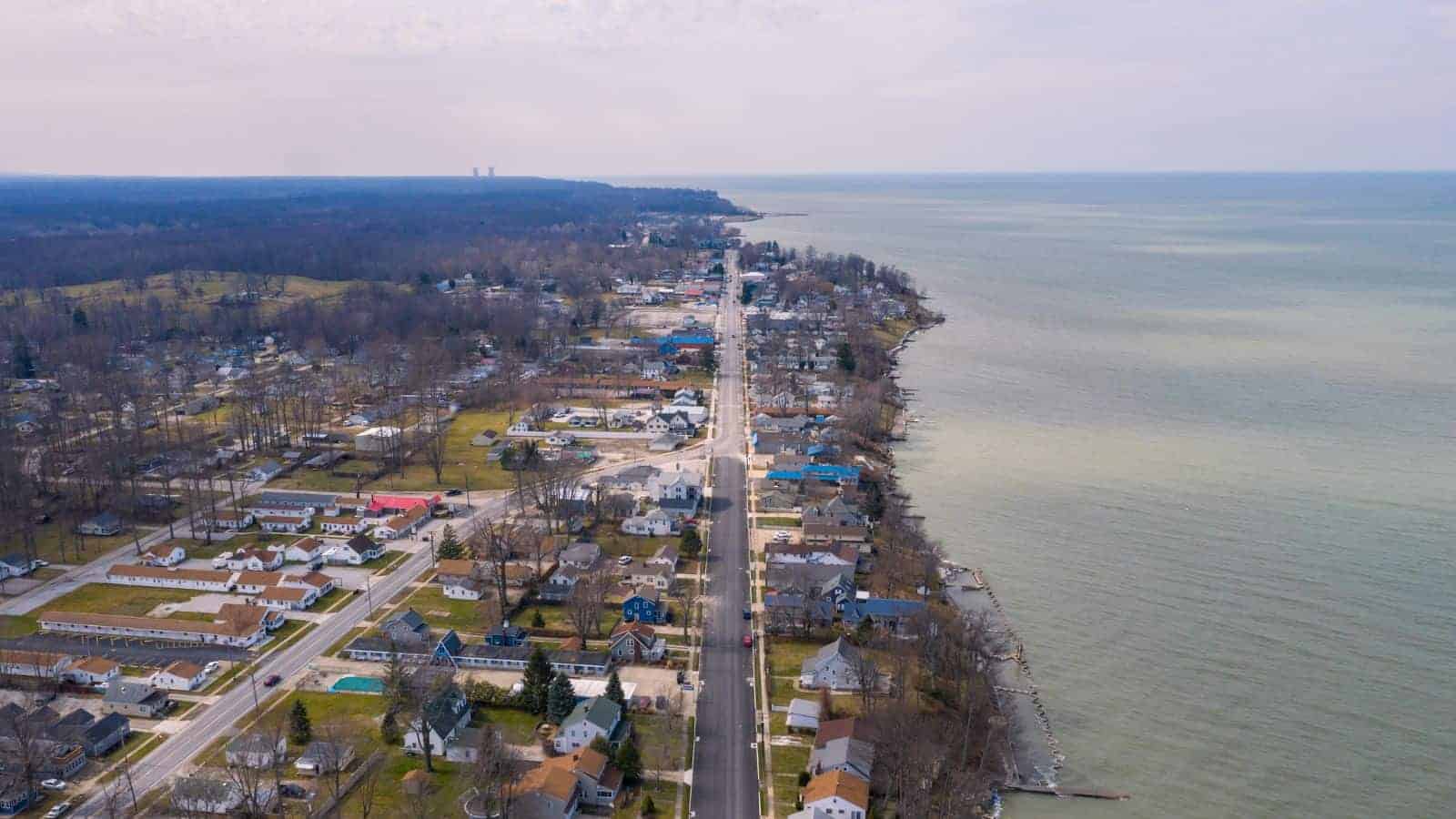22 Picturesque U.S. Towns That Feel Like You’re in a European Village 18 Geneva on the Lake Ohio