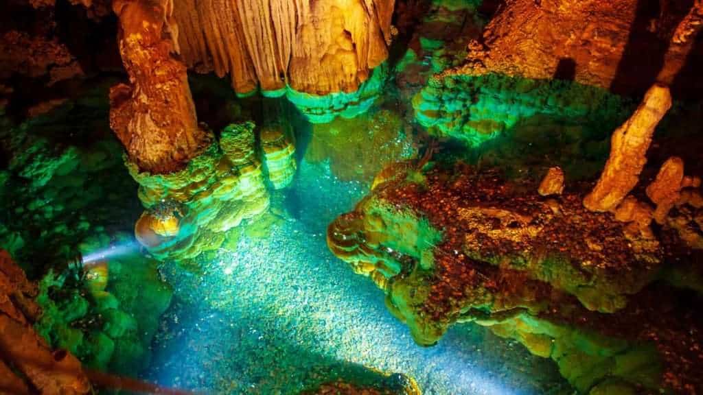 20 Beautiful American Destinations Most People Completely Overlook 17 Luray Caverns Virginia