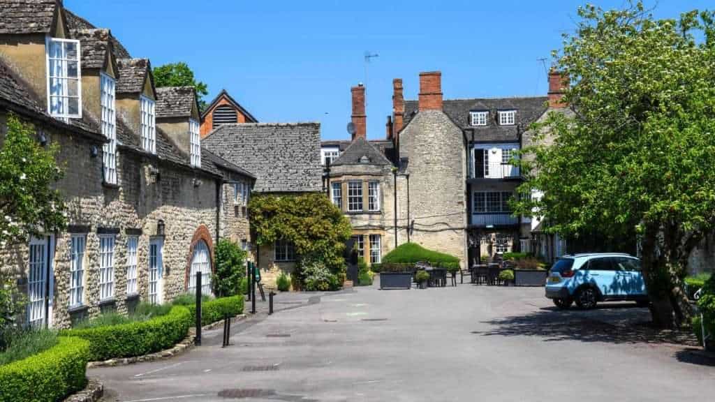 21 Idyllic Countryside Towns You Need to Experience 16 Woodstock Oxfordshire England