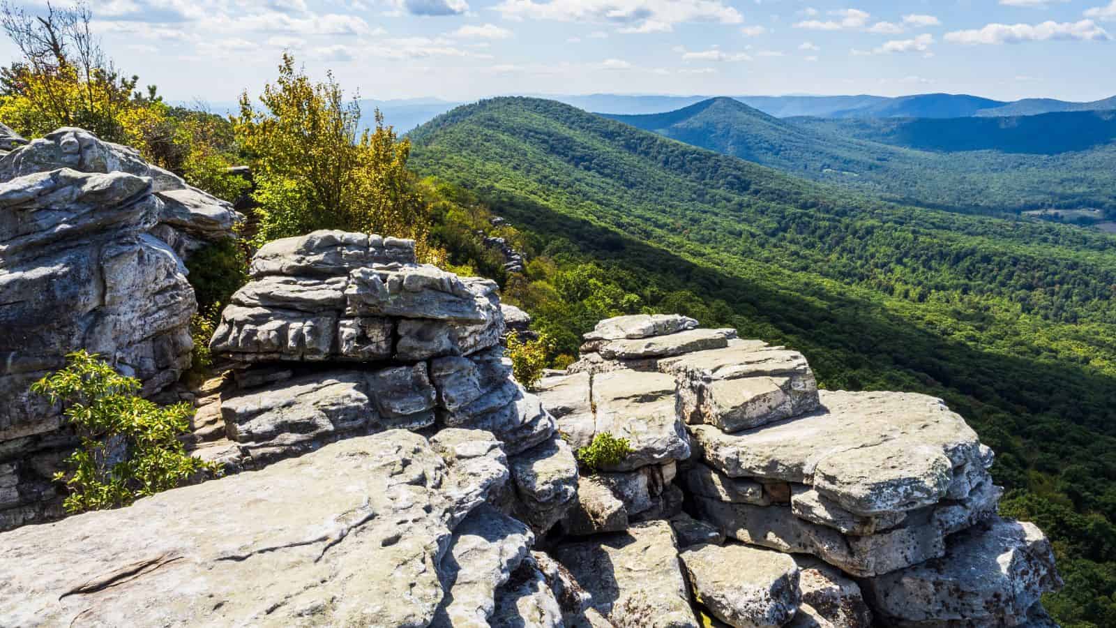 These 21 U.S. Hiking Trails Offer Some of the Most Stunning Views We’ve Seen 10 These 21 U.S. Hiking Trails Offer Some of the Most Stunning Views We’ve Seen