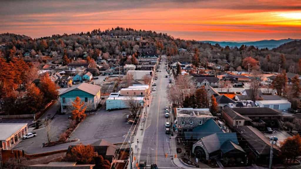 20 Gorgeous U.S. Escapes That Still Feel Untouched 4 Blowing Rock North Carolina