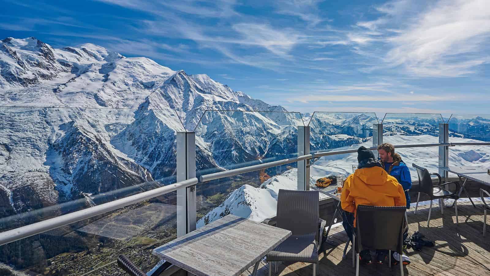 18 Cozy Winter Getaways That Feel Like a Real-Life Snow Globe 18 Chamonix France