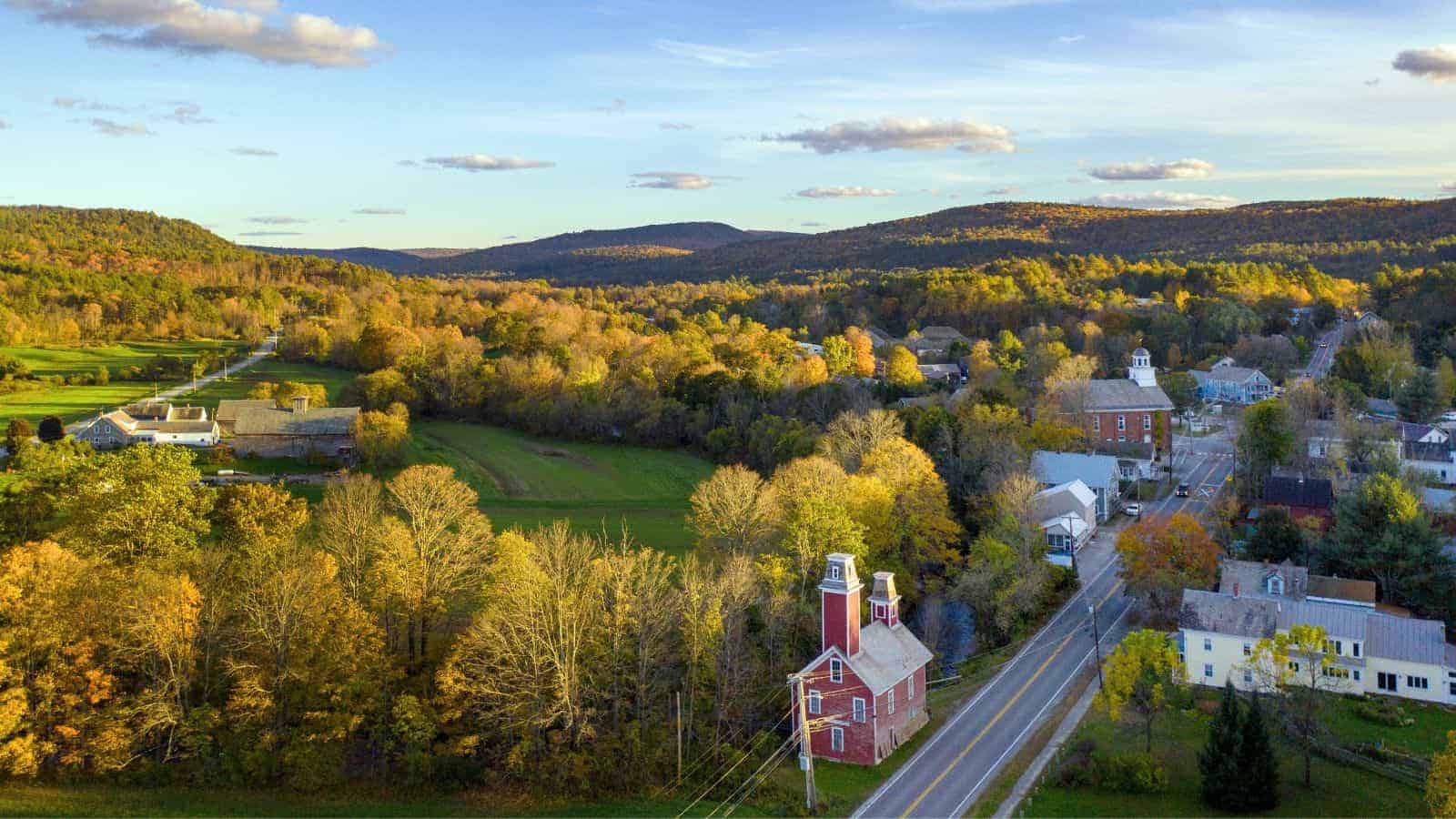 22 Picturesque U.S. Towns That Feel Like You’re in a European Village 14 Chester Vermont