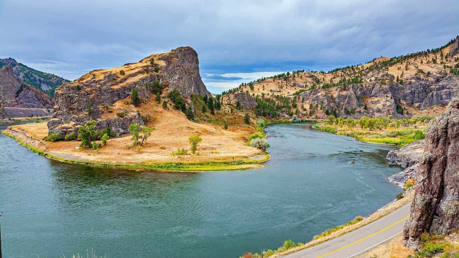 20 Amazing Road Trip Routes That Take You Through America’s Best-Kept Secrets 12 Great River Road Mississippi