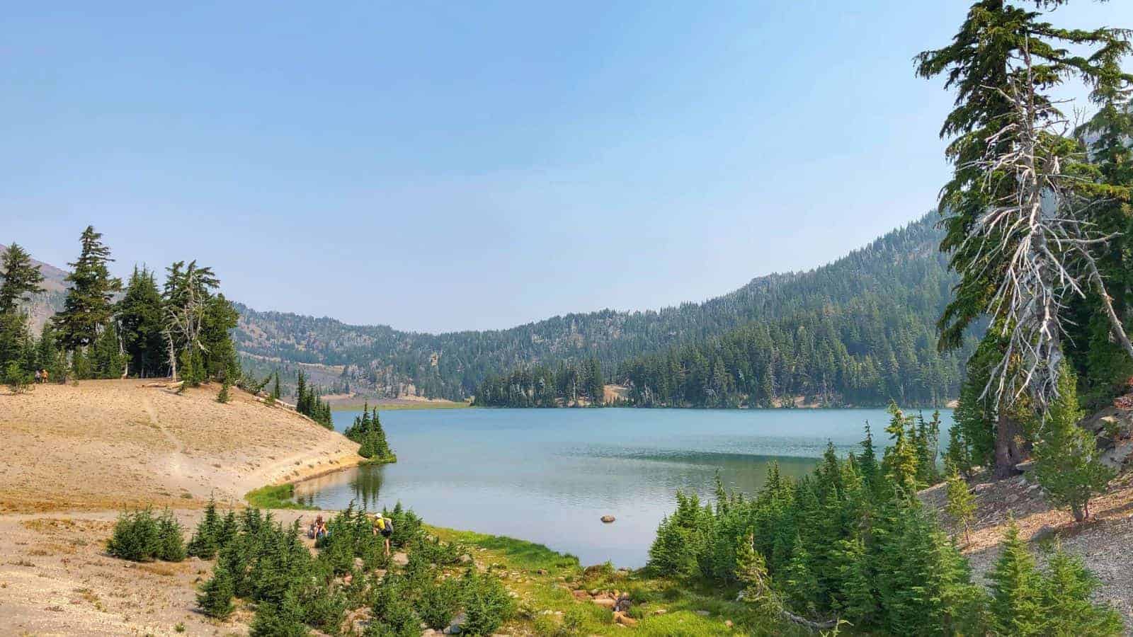 These 21 U.S. Hiking Trails Offer Some of the Most Stunning Views We’ve Seen 9 Green Lakes Trail Oregon