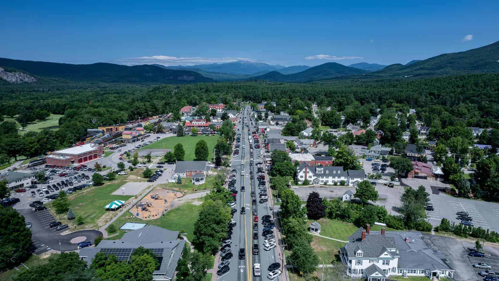 These 21 U.S. Hiking Trails Offer Some of the Most Stunning Views We’ve Seen 19 Pawtuckaway North Mountain Trail New Hampshire