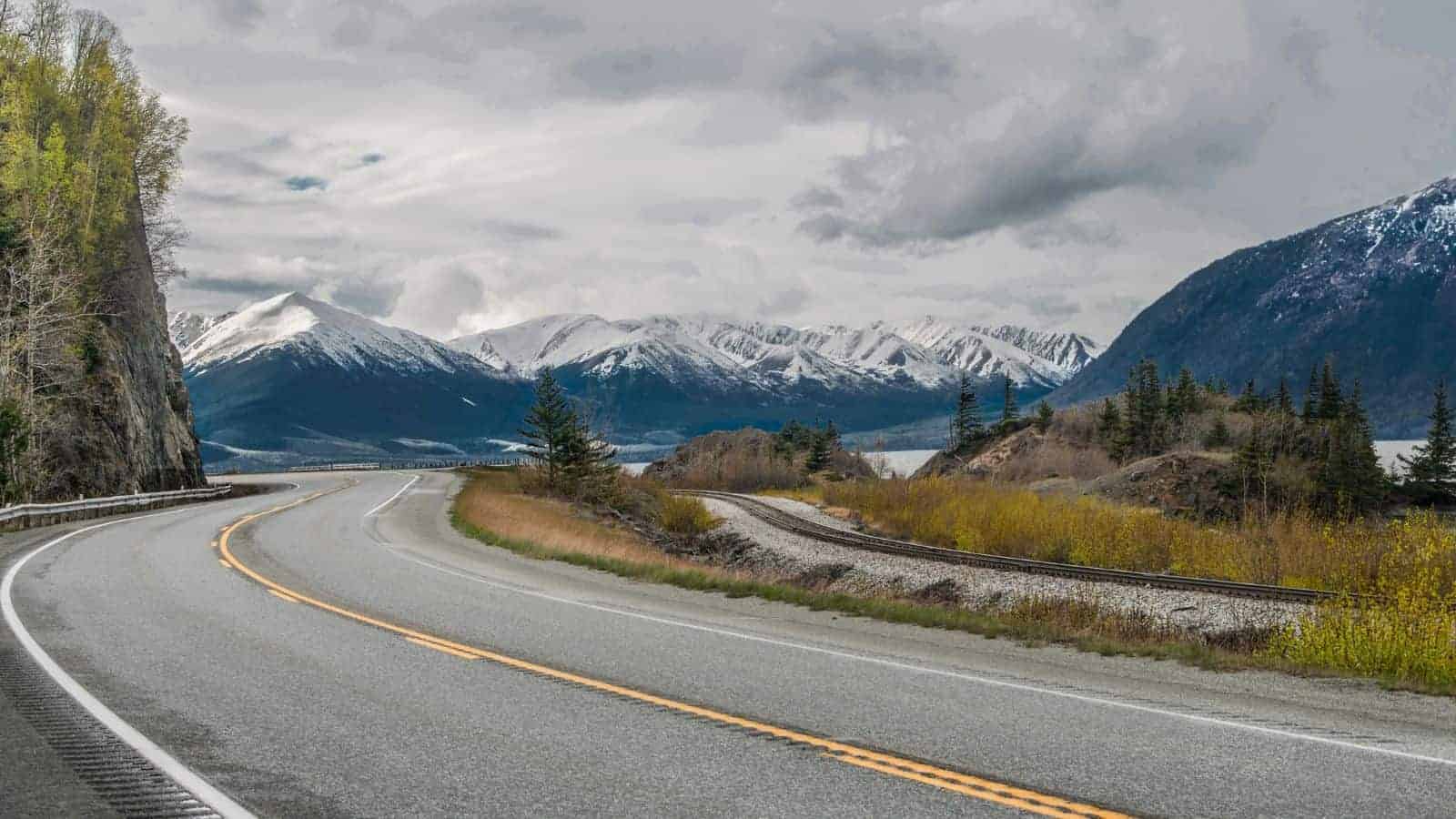 20 Amazing Road Trip Routes That Take You Through America’s Best-Kept Secrets 18 Seward Highway Alaska