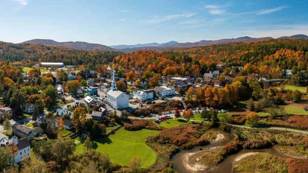 22 Hidden U.S. Towns That Feel Like You Stepped Into Europe 18 Stowe Vermont